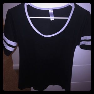 XS black and white Irma - Lularoe